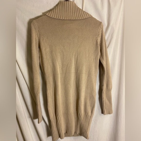 Woman’s Turtle Neck Sweater size Med. - Picture 7 of 8